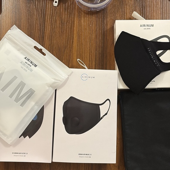 Airinum Medium Black Mask & Filter bundle - Picture 1 of 4